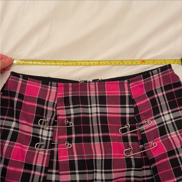 LIP SERVICE PLAID SKIRT - Picture 3 of 4